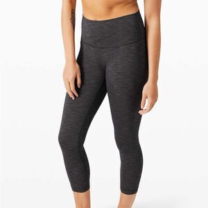 Women's Lululemon wunder under crop high rise full on luxtreme size 4 23" inseam